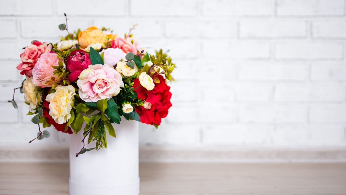 How to care and extend lifespan of cut flowers at home