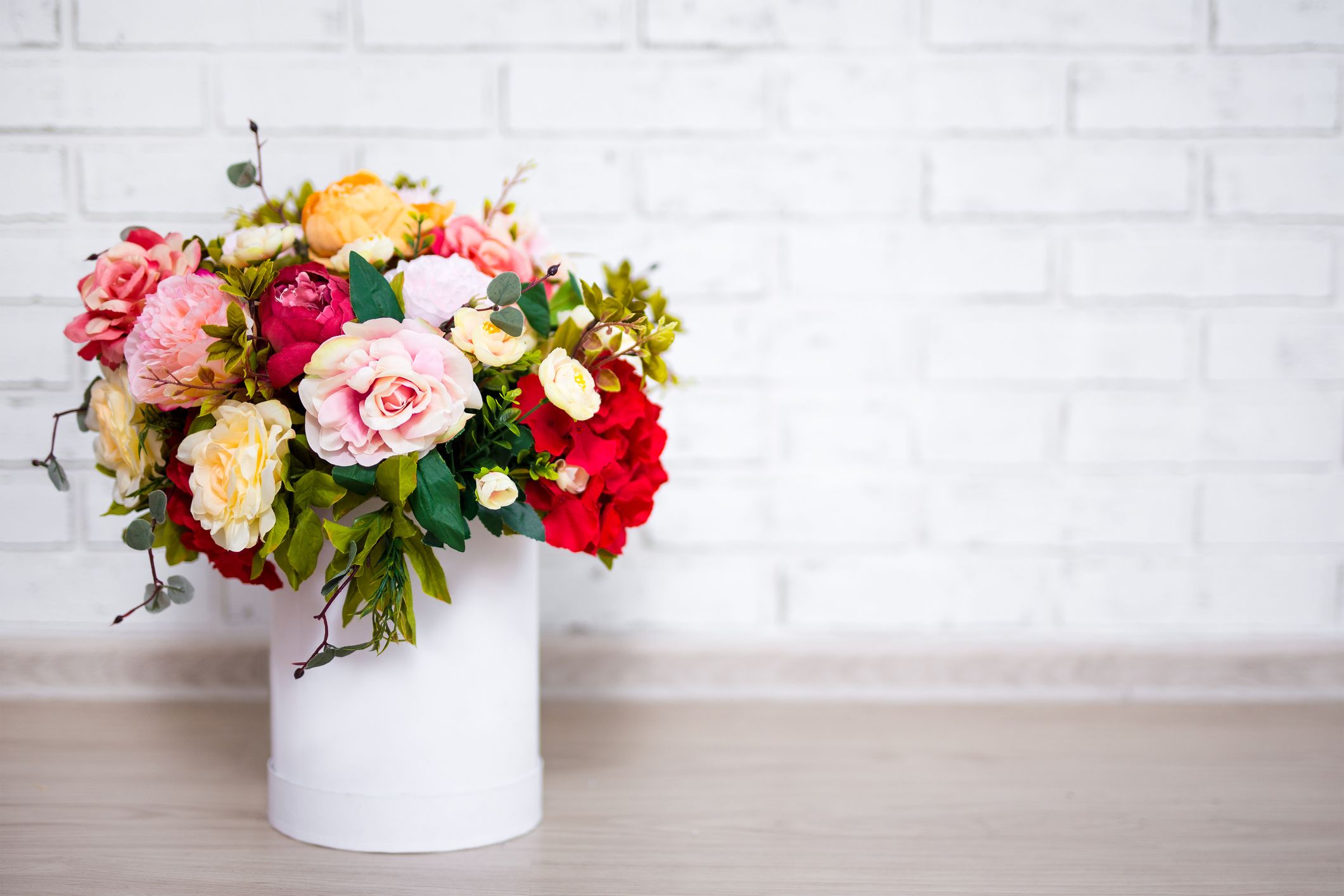 How to care and extend lifespan of cut flowers at home